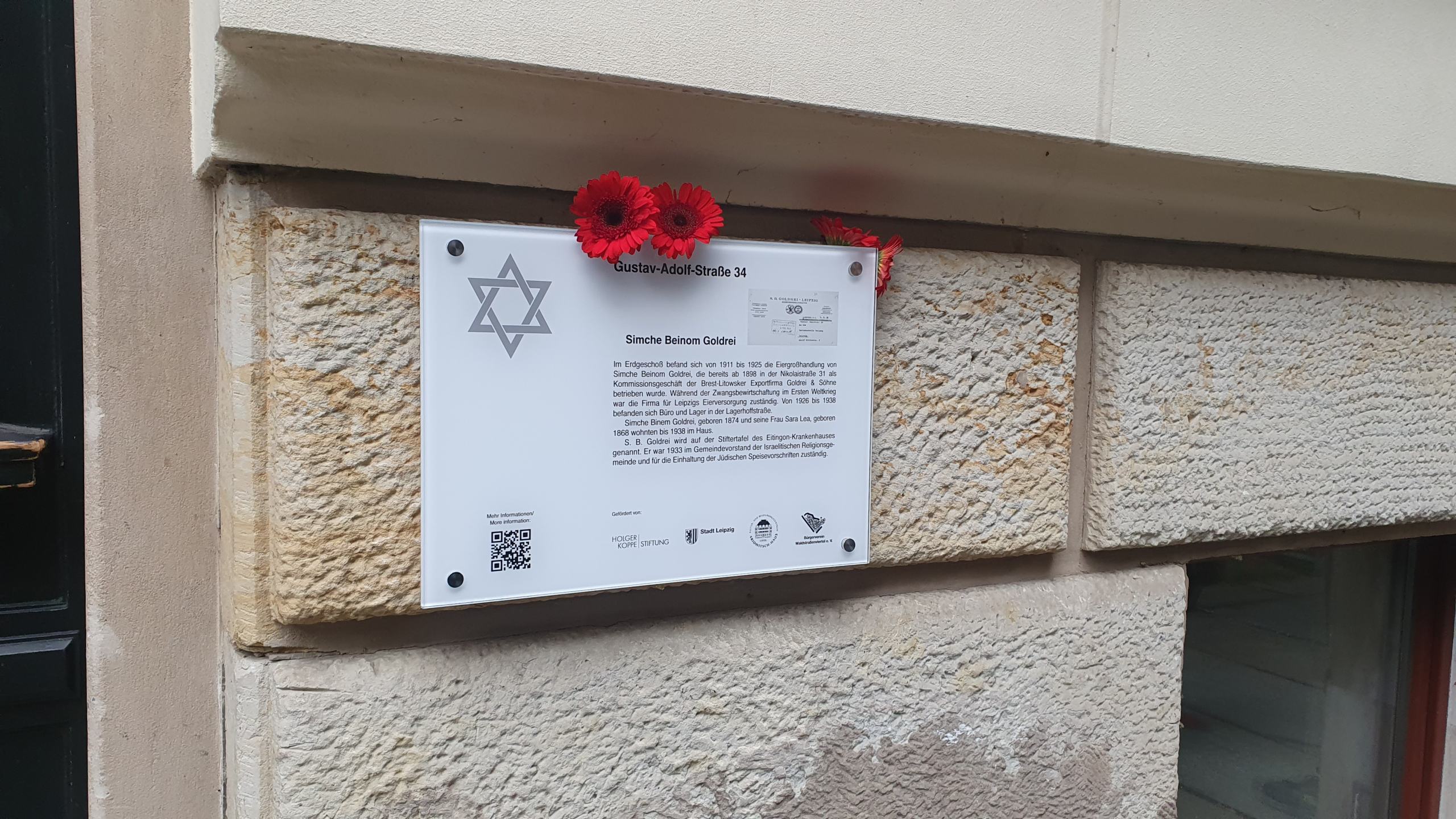 Foto einer der 17 Erinnerungstafeln im Waldstraßenviertel