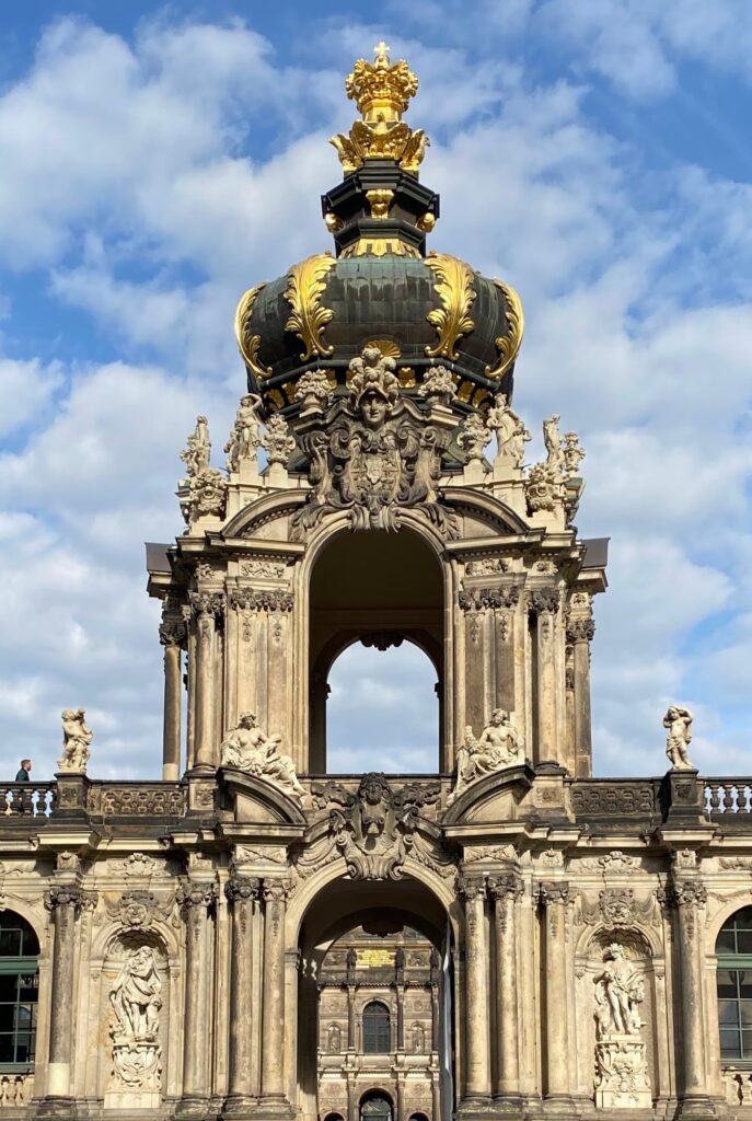 Zwinger, Kronentor