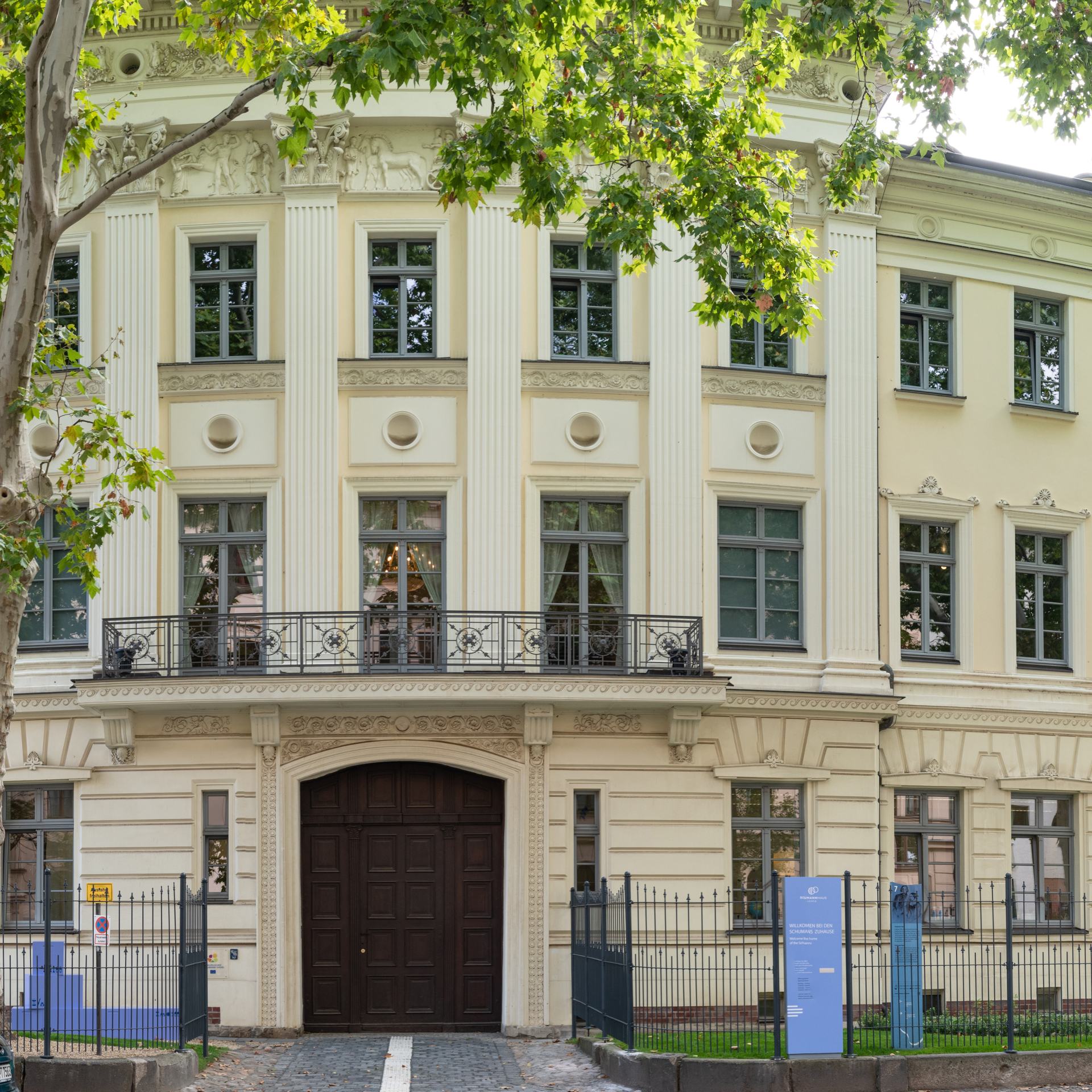 Das ist das Schumann-Haus in Leipzig.